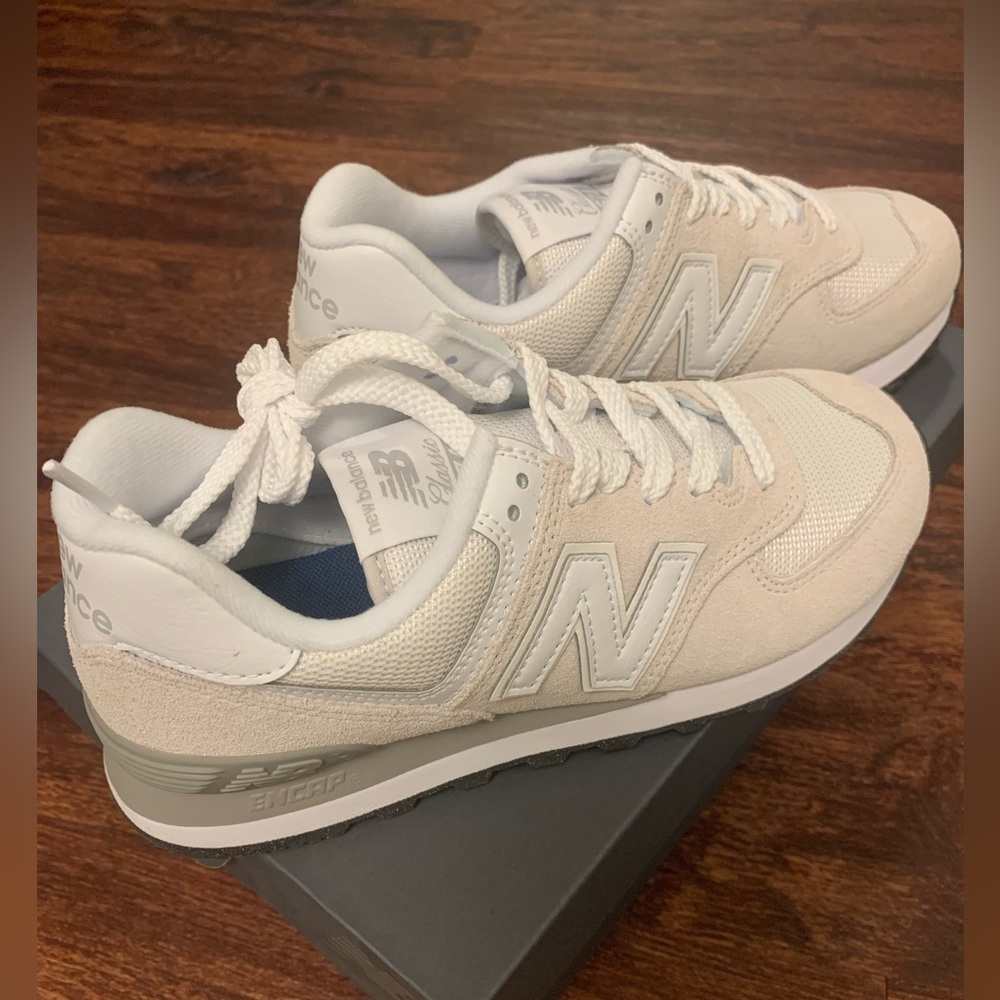 New Balance 574 Grey/White Women’s Size 6.5 New in Box